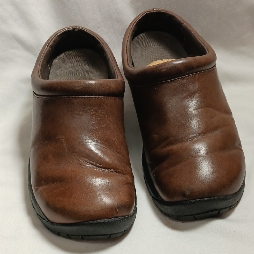 Merrell "Bracken" Brown Leather Clogs